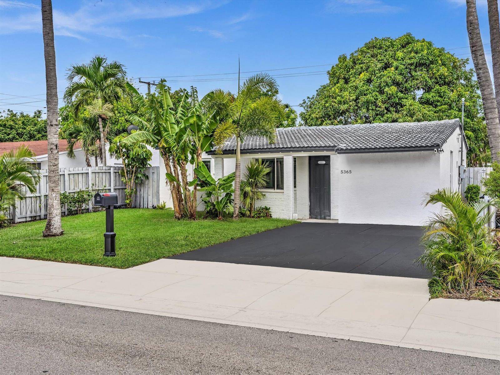 5365 N AndrewsOakland Park - picture