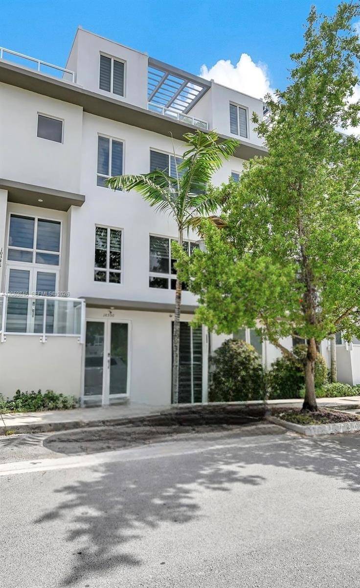 10350 NW 64th StDoral - picture