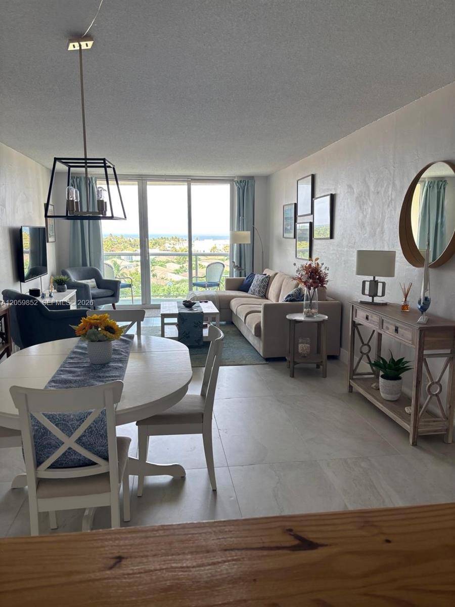 19380 Collins AveSunny Isles Beach - OCEANVIEW BUILDING B COND condo unit 818 - picture