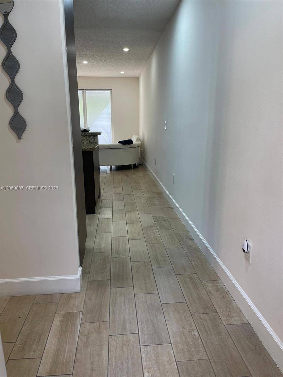 2258 NE 42nd CirHomestead - picture