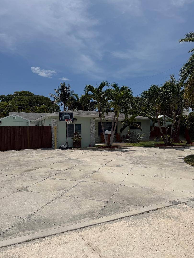 819 6thLake Park - picture