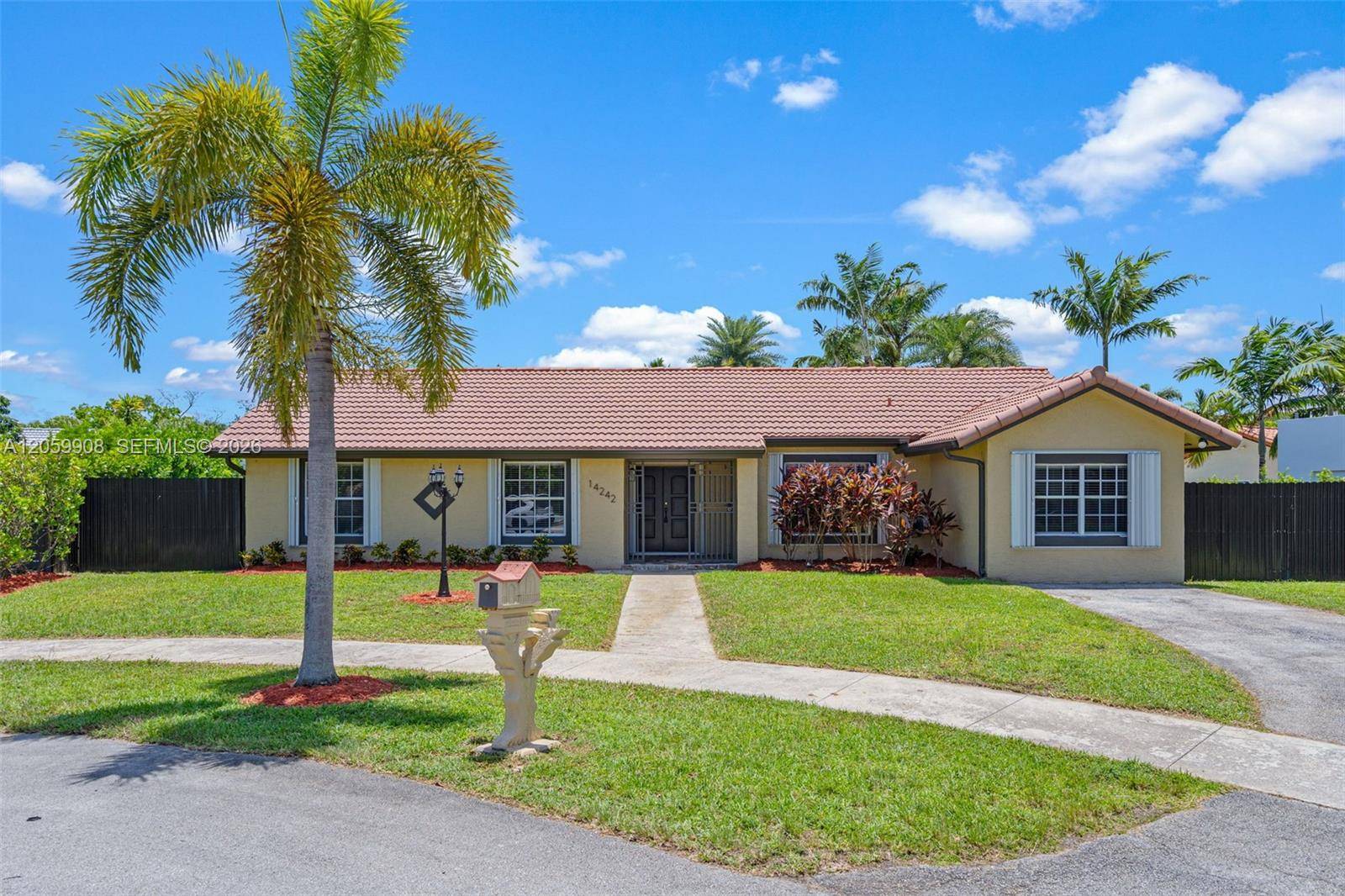 14242 SW 46th TerMiami - picture