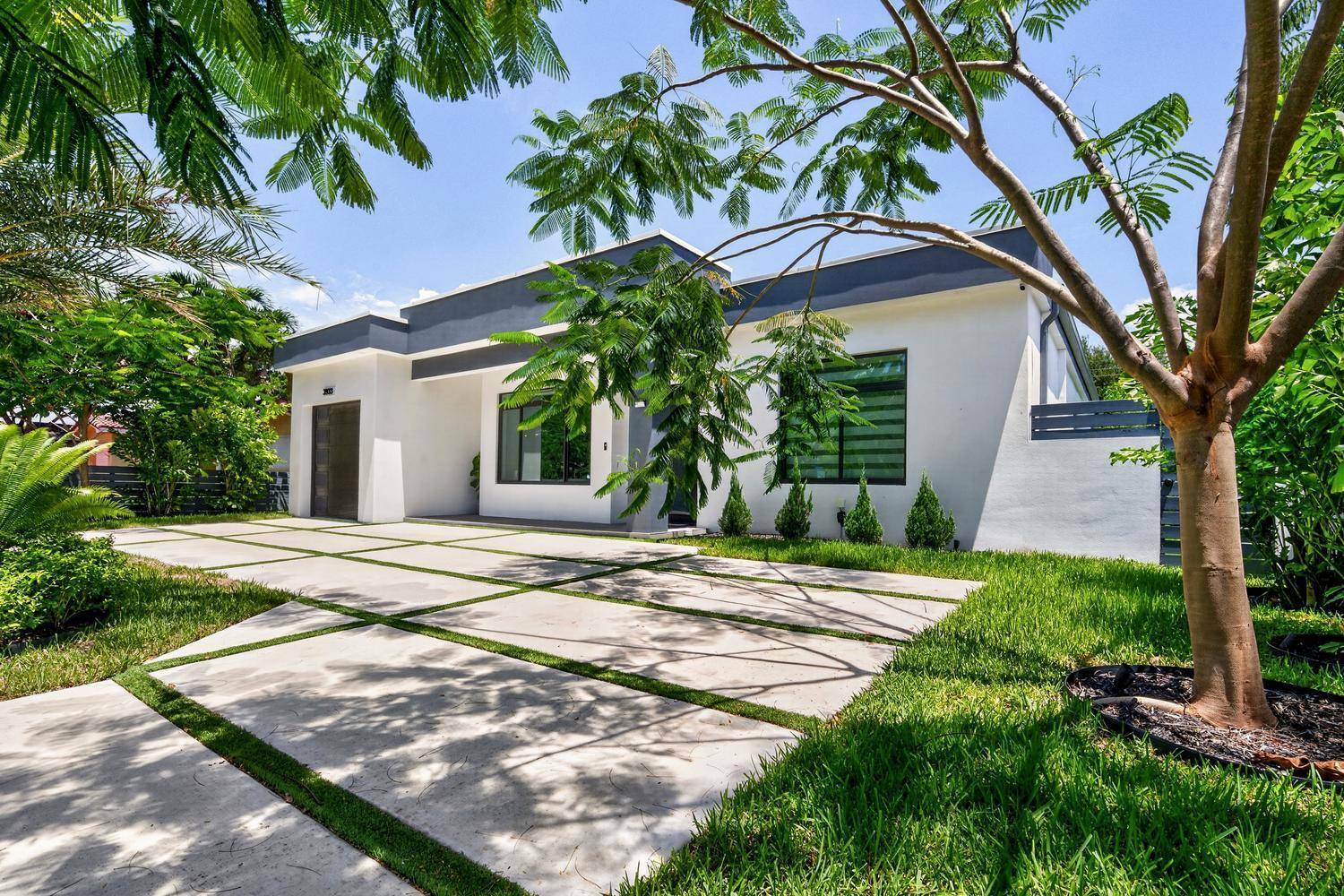 3933 WashingtonHollywood - picture