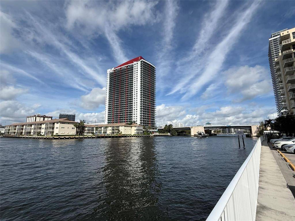 1833 S OCEANHallandale Beach - PLAZA TOWERS NORTH CONDO condo unit 808 - picture