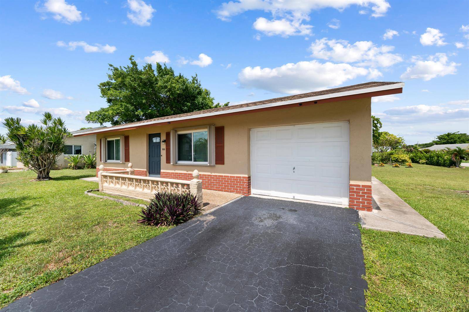 7000 NW 95THTamarac - picture