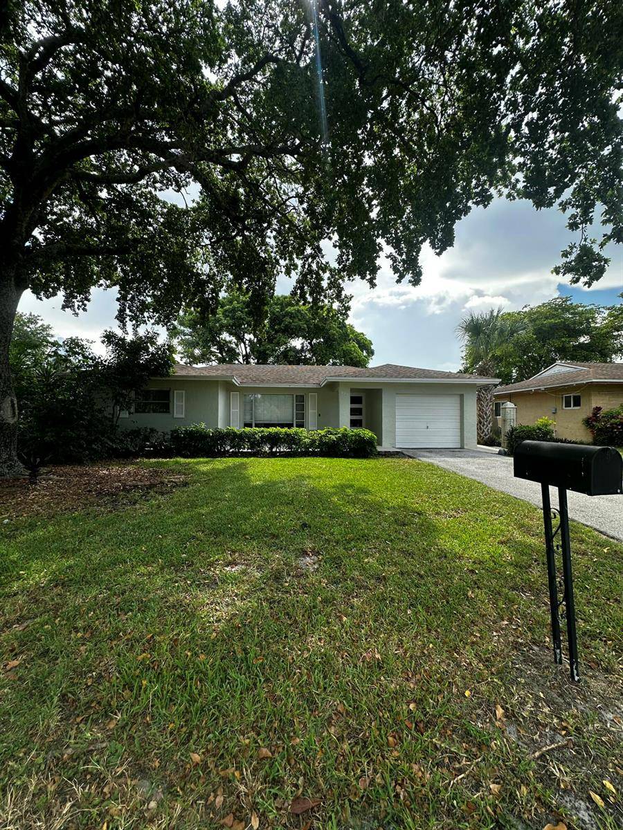 8211 NW 91stTamarac - picture