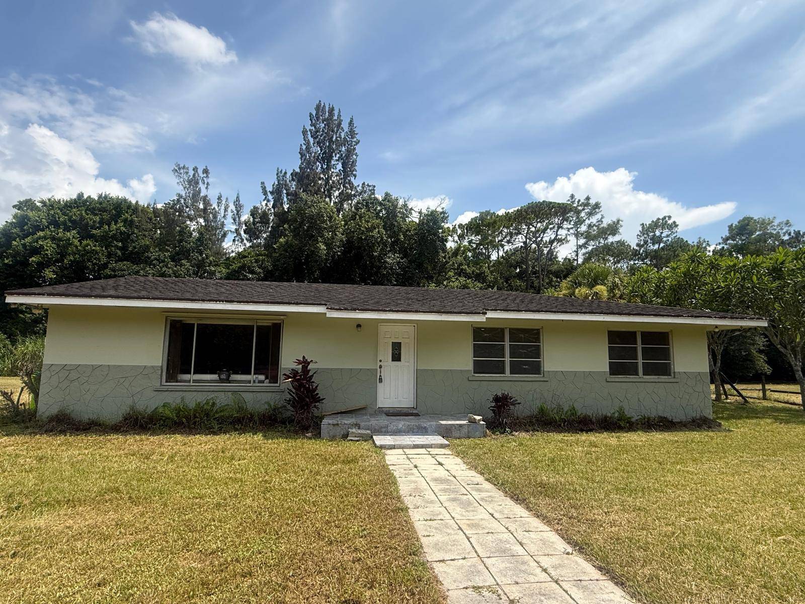 13886 N 22ND - picture