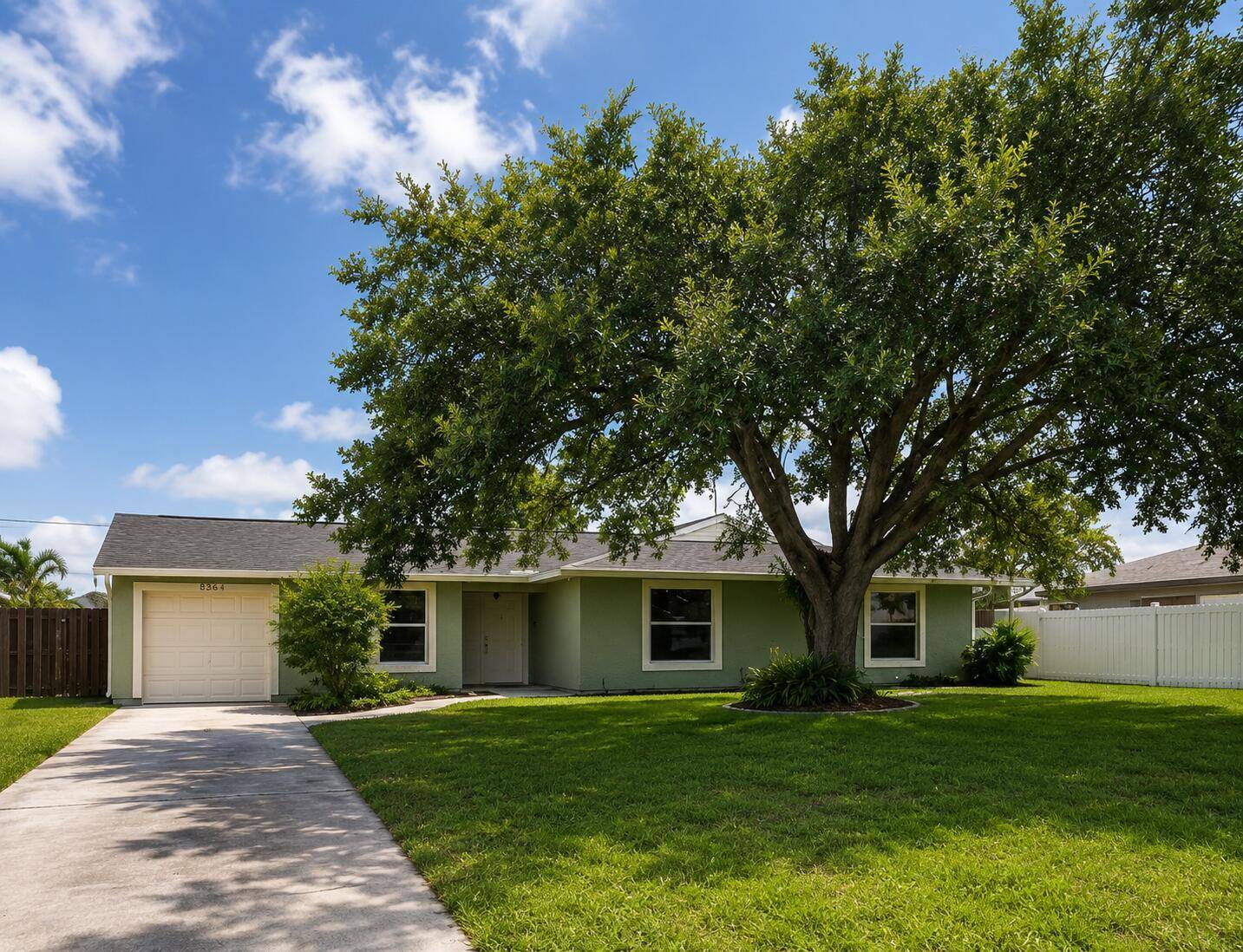 2565 SE HEMSINGPort St. Lucie - picture