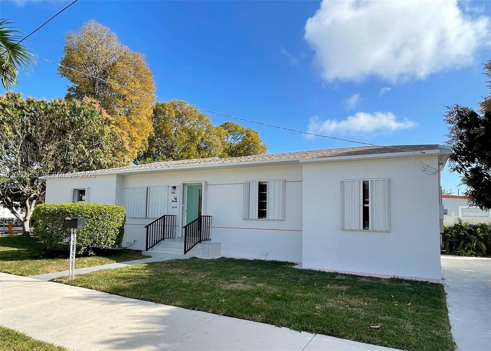 3200 SW 2nd StMiami - picture