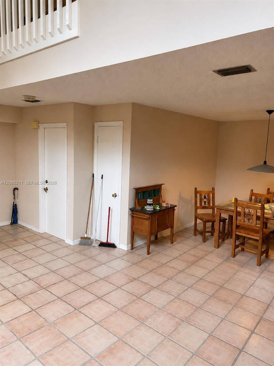 3532 Emerald Oaks DrHollywood - EMERALD OAKS 27 CONDO condo unit 2706 - picture