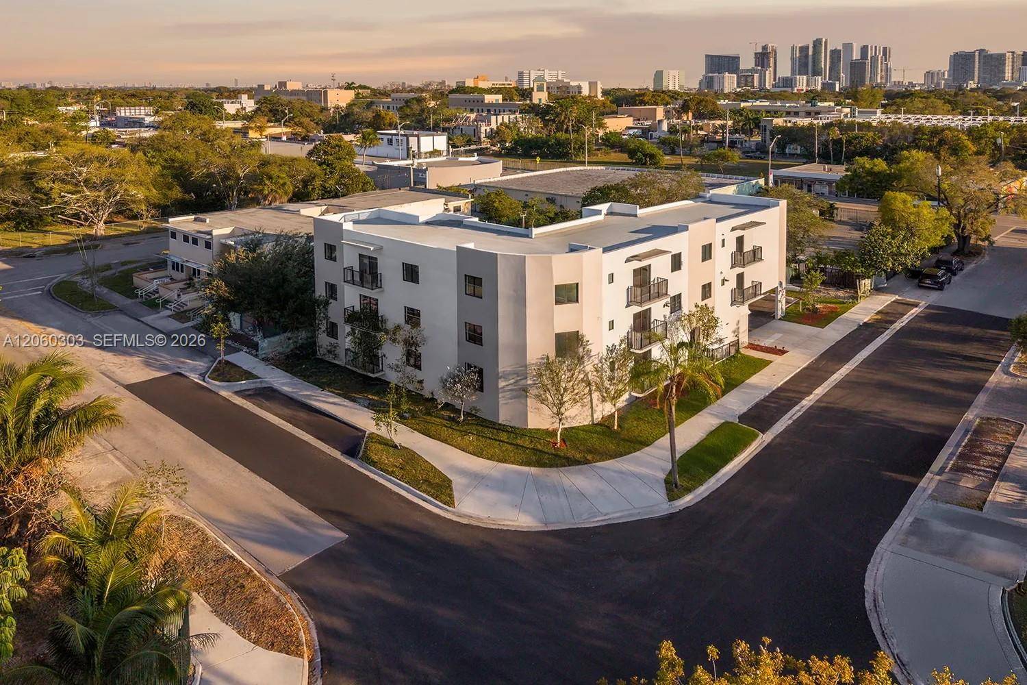 5423 NE MIAMI CTMiami - COMMERCIAL CENTER condo unit 7 - picture