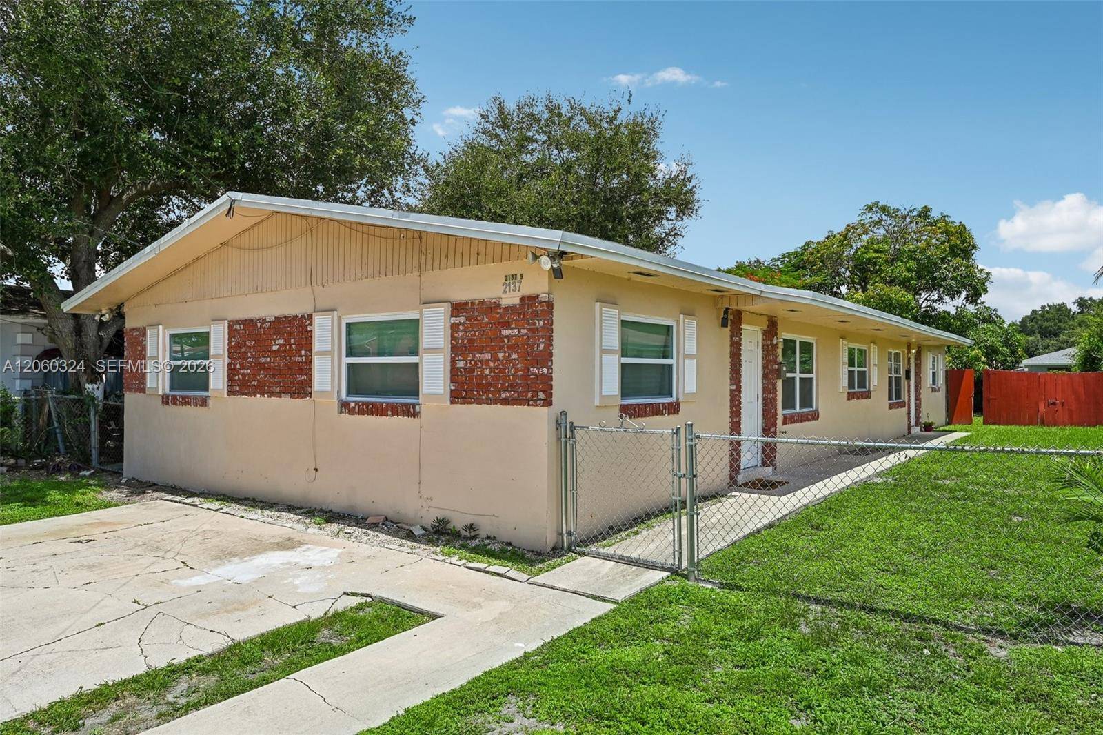 2137 NW 99th TerMiami - picture
