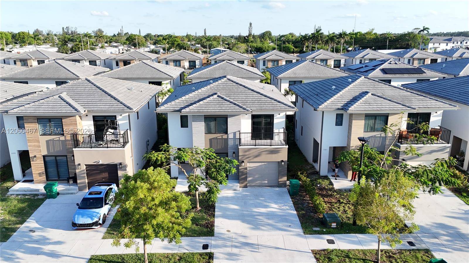 1163 NW 2nd StFlorida City - picture