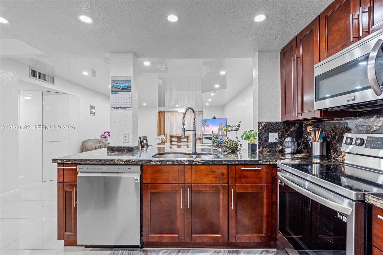 301 NE 14th AveHallandale Beach - MEADOWBROOK TOWERS CONDO condo unit 207 - picture
