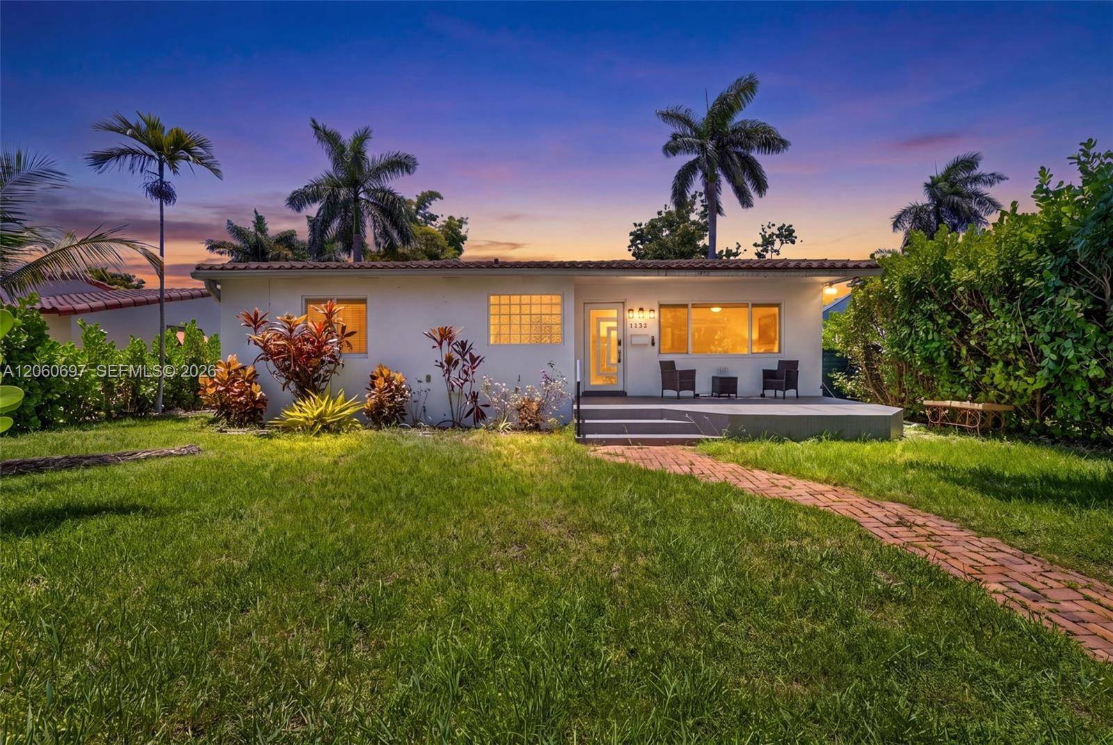 1532 Fletcher StHollywood - picture
