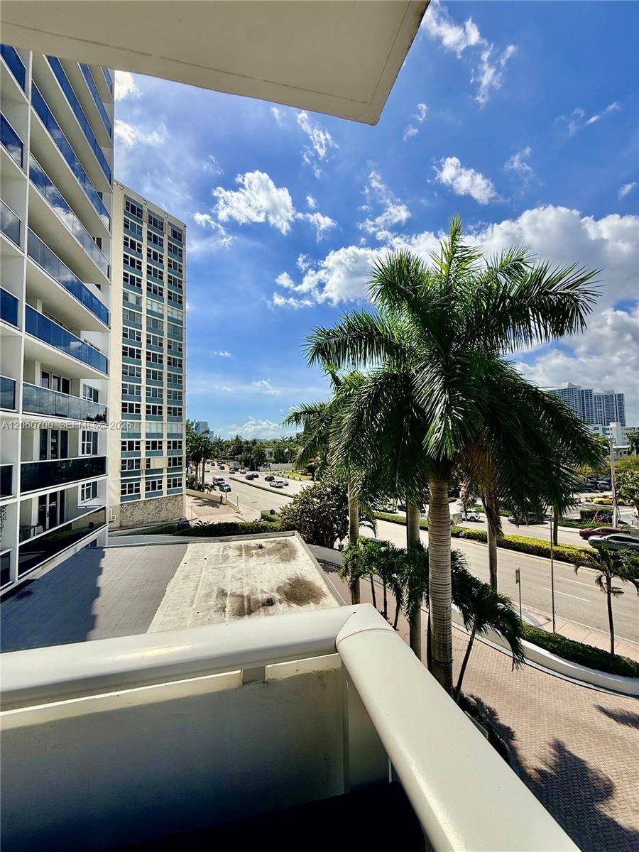 3140 S Ocean DrHallandale Beach - PARKER TOWER CONDO condo unit 310 - picture