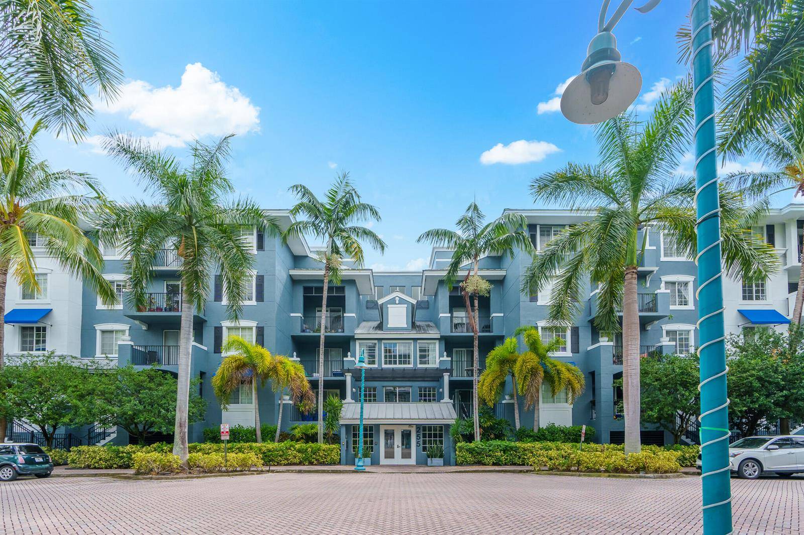 250 NE 3rdDelray Beach - PINEAPPLE GROVE VILLAGE CO,Pineapple Grove Vill condo unit 1305 - picture