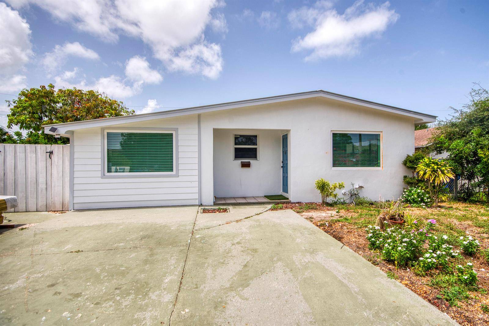 950 W 36thRiviera Beach - picture