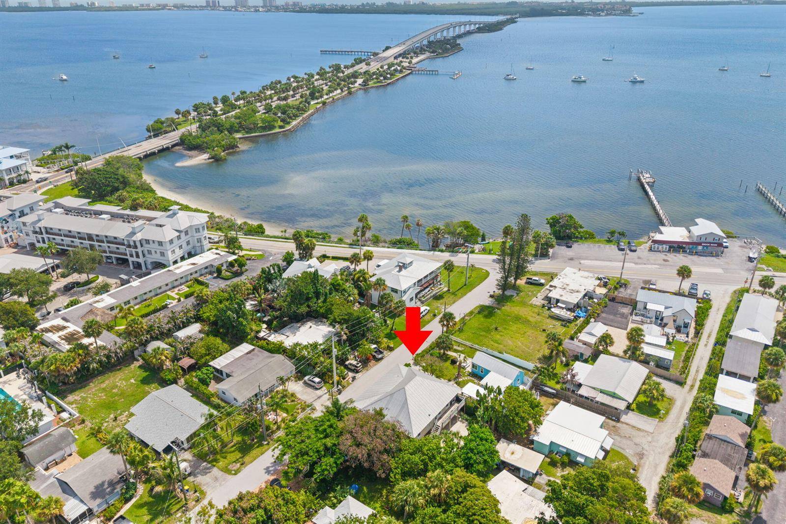 1790 NE MANGOJensen Beach - picture