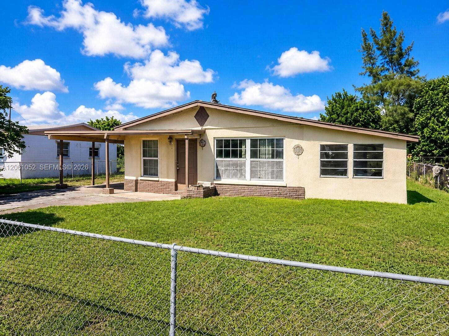 1610 W 11th StRiviera Beach - picture