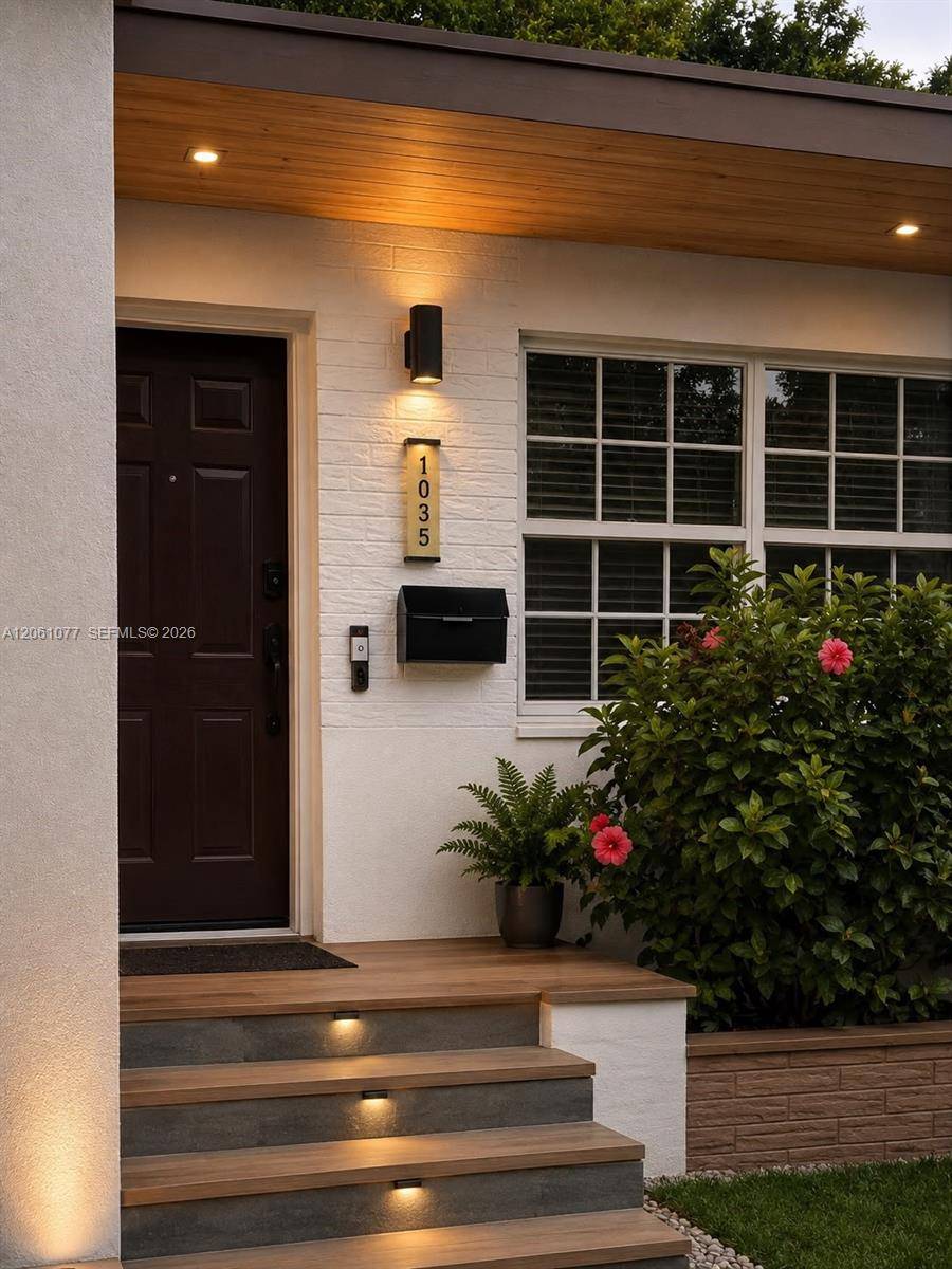 1035 NW 50th StMiami - picture