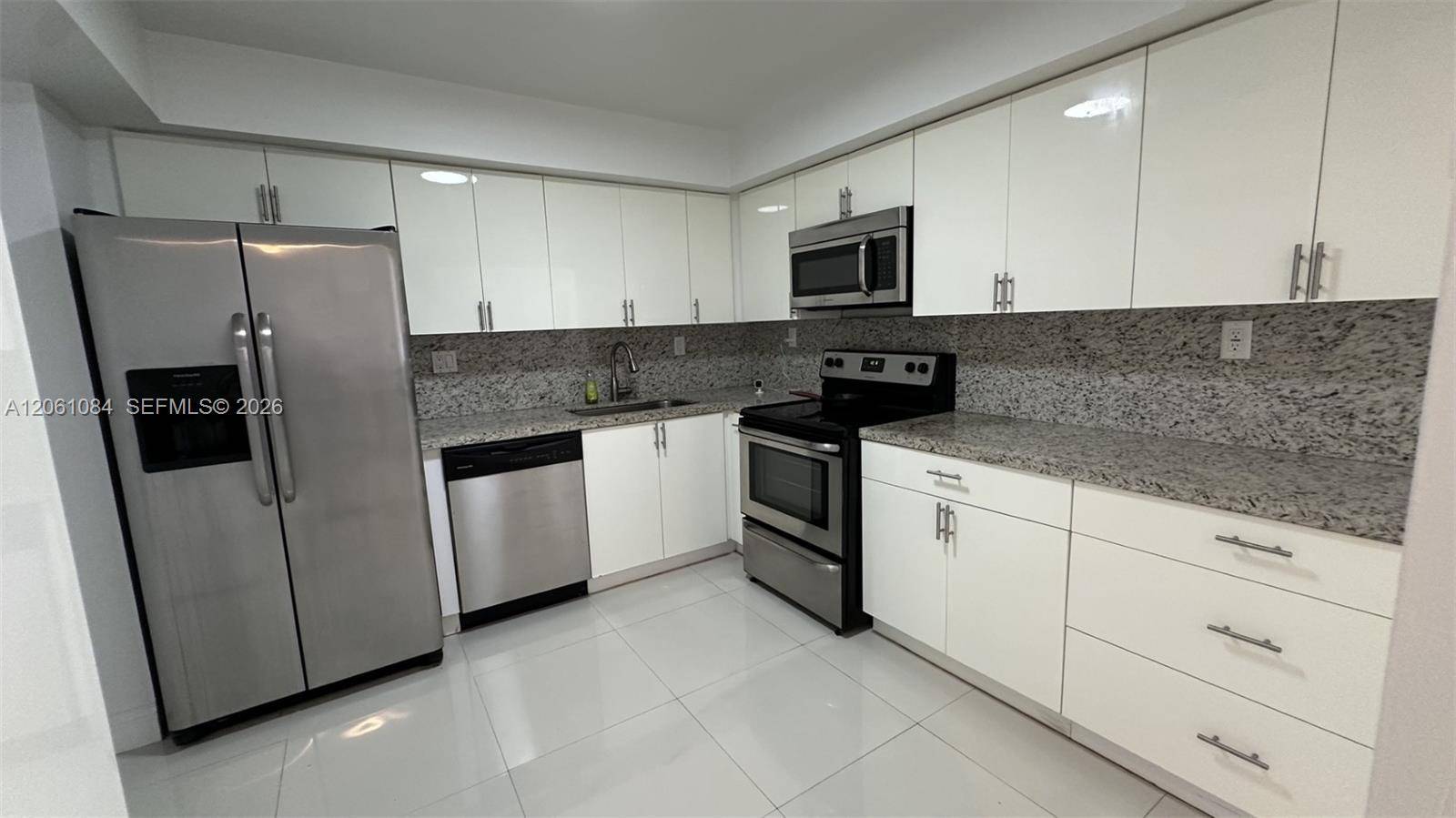 250 174th StSunny Isles Beach - WINSTON TOWERS 100 CCONDO condo unit 1808 - picture