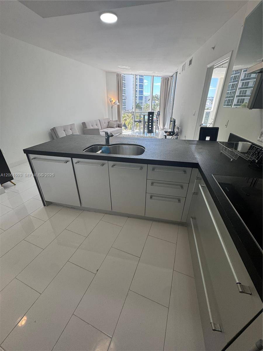 18201 Collins AveSunny Isles Beach - TRUMP ROYALE CONDO condo unit 608 - picture