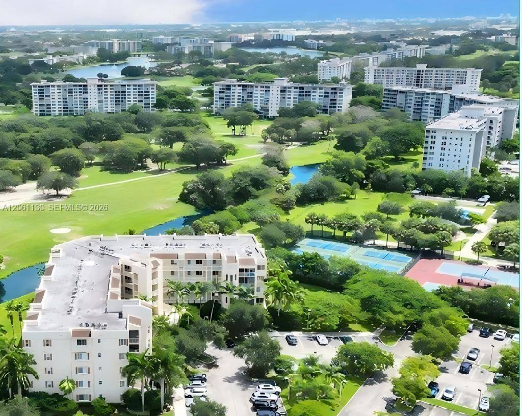 3500 Oaks Clubhouse DrPompano Beach - ROYAL POINT AT PALM AIRE condo unit 207 - picture