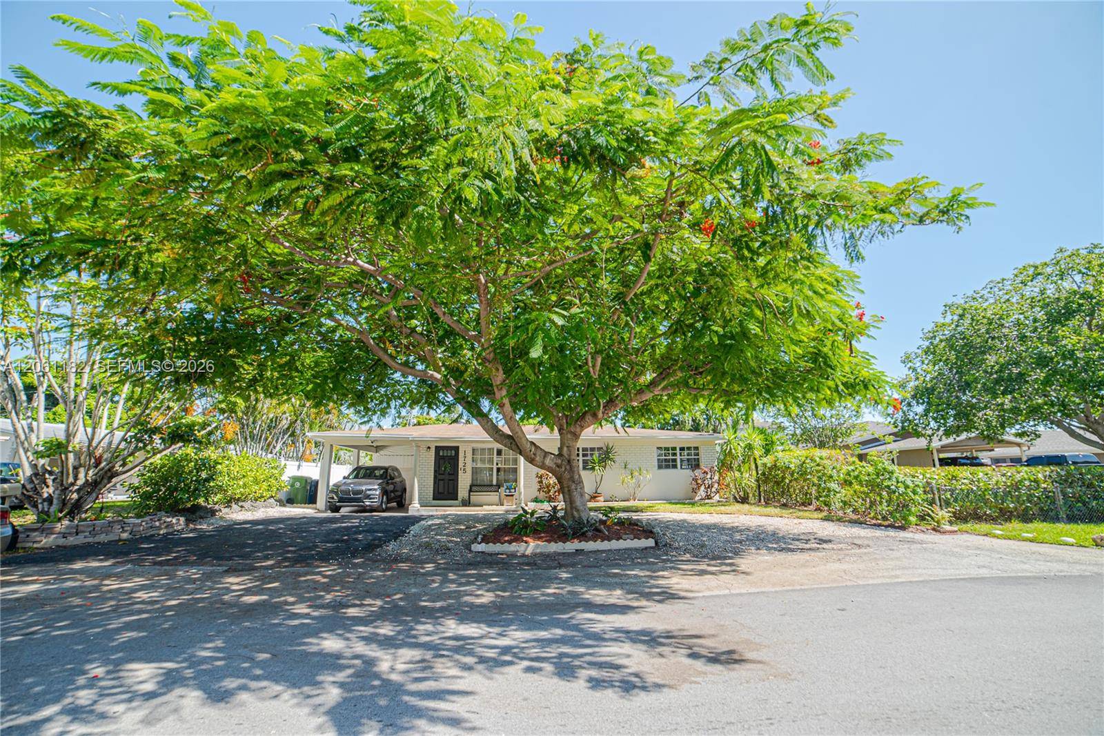 1725 SW 30th StFort Lauderdale - picture