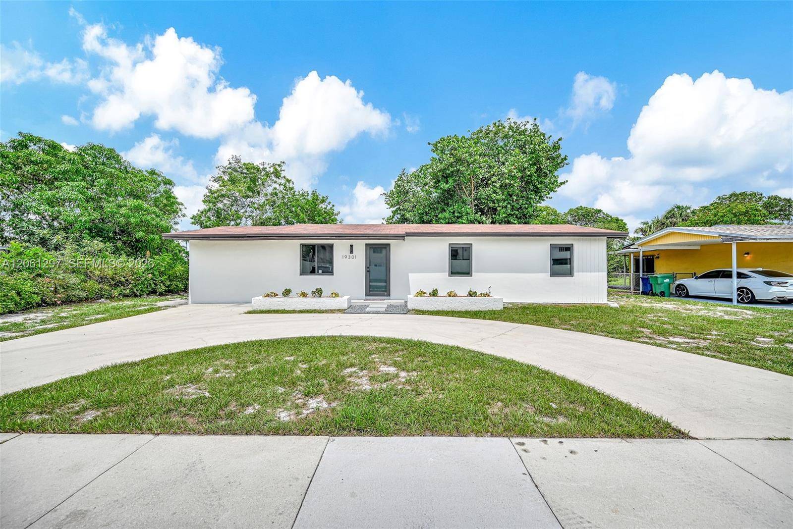 19301 NW 52nd AveMiami Gardens - picture