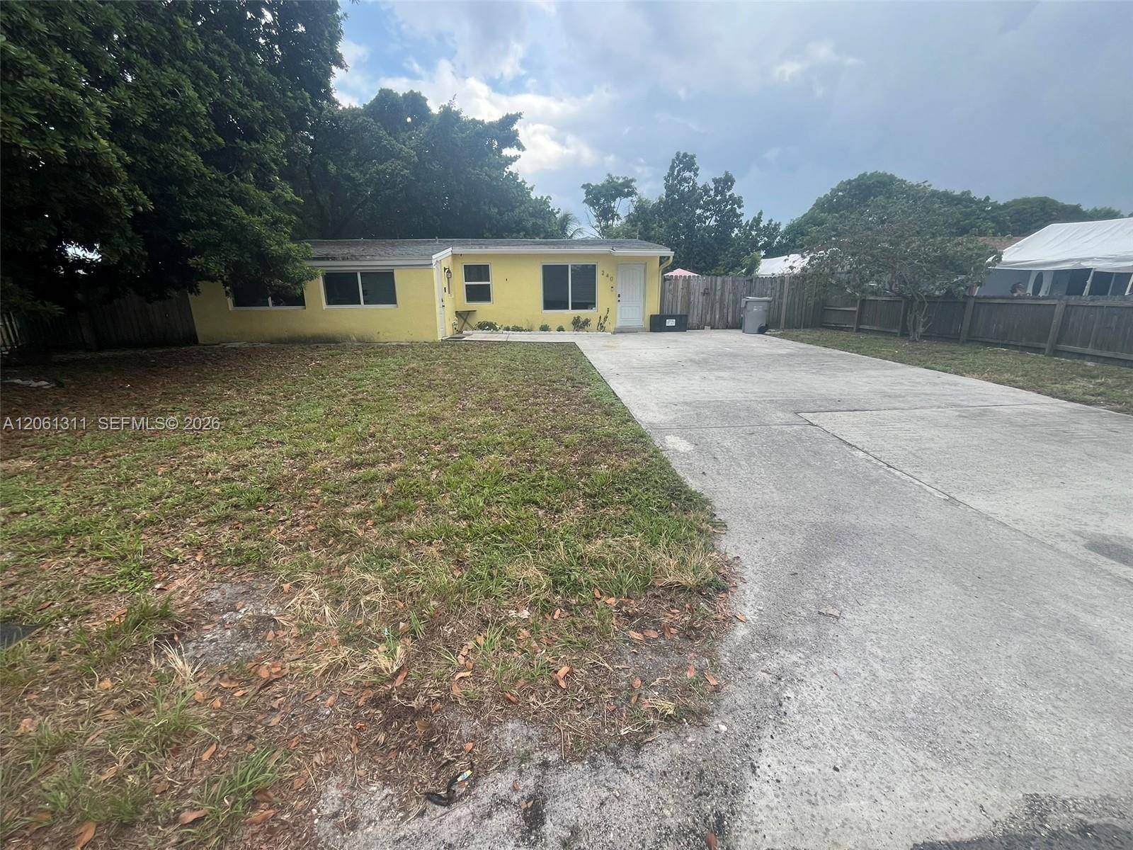 240 NE 23rd CtPompano Beach - picture