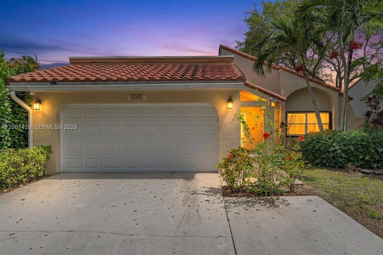 2905 Begonia WayCooper City - picture