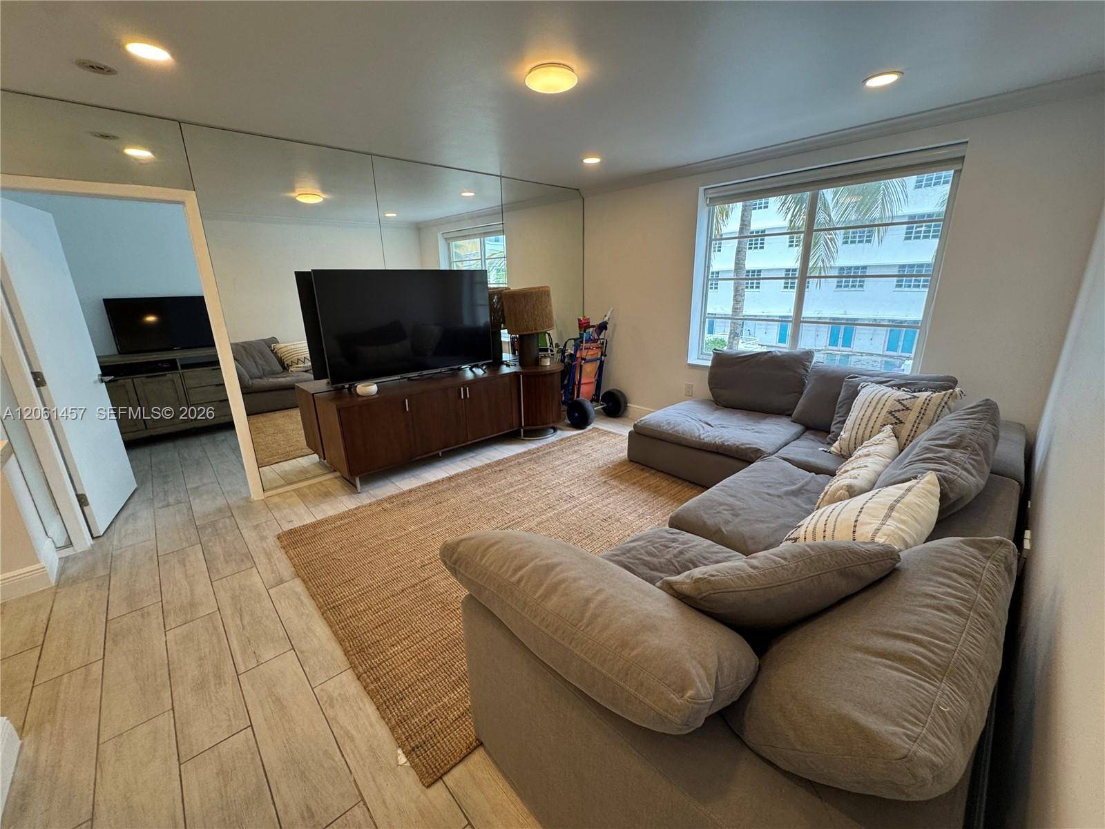 1460 Ocean DrMiami Beach - THE DRAKE CONDO condo unit 305 - picture