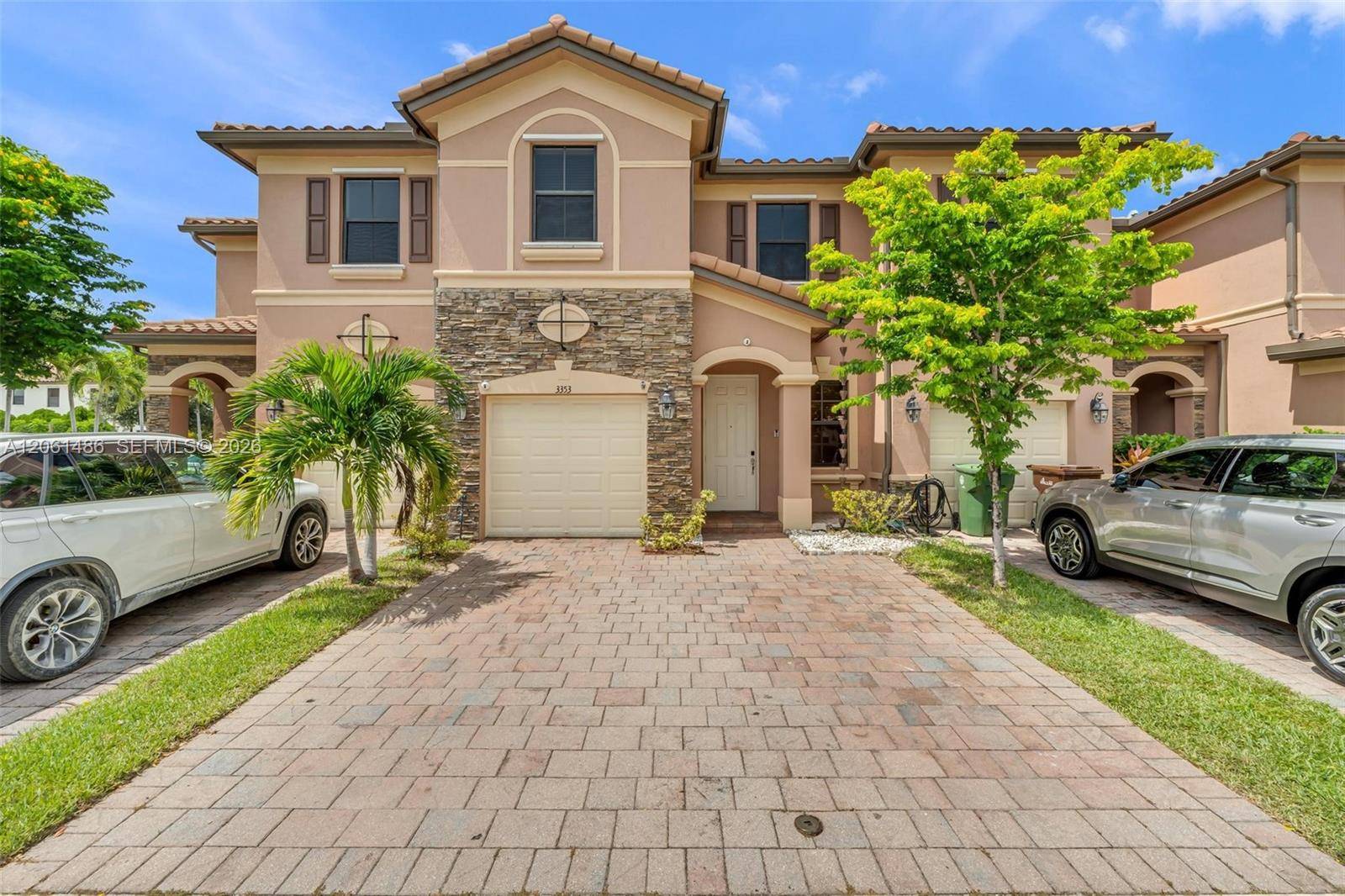 3353 W 90th StHialeah - picture