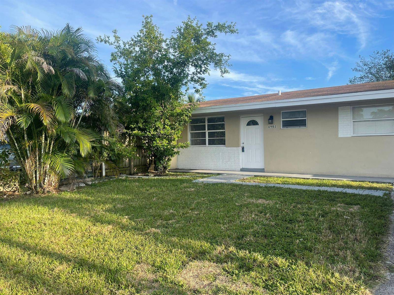 6902 SW 15thNorth Lauderdale - picture