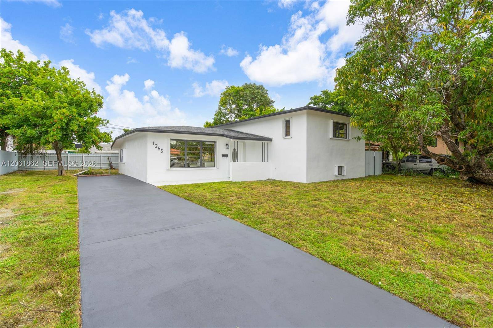 1265 NE 201st TerMiami - picture