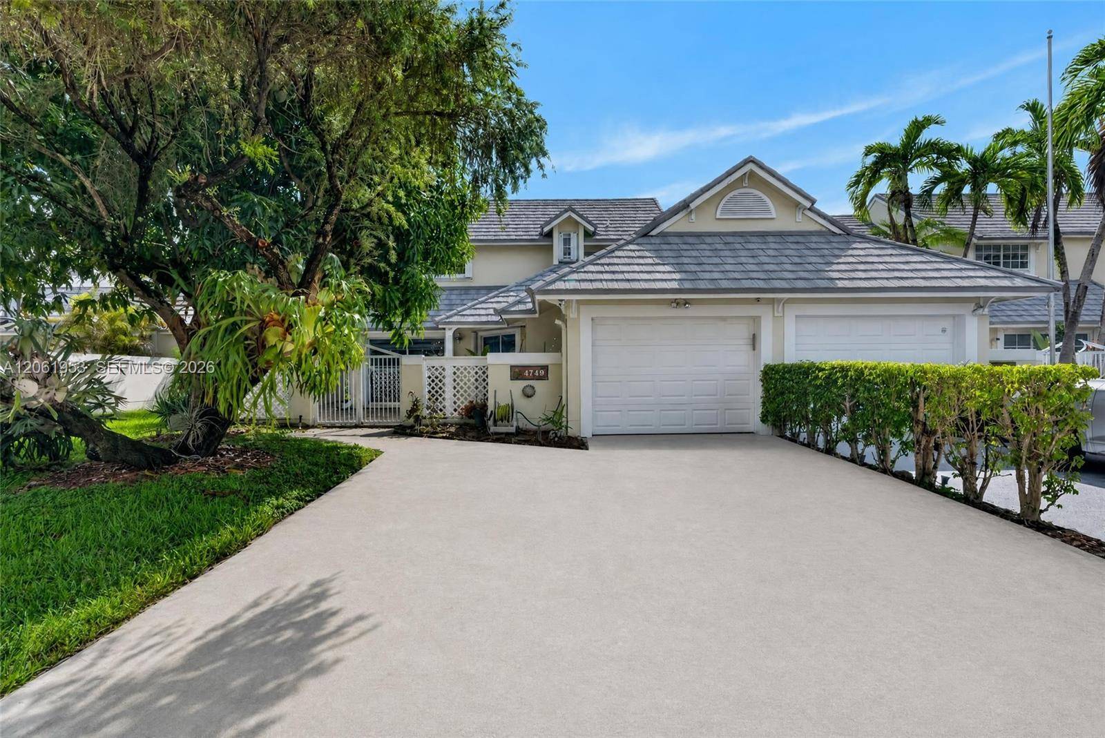 4749 NW 98th PlDoral - picture