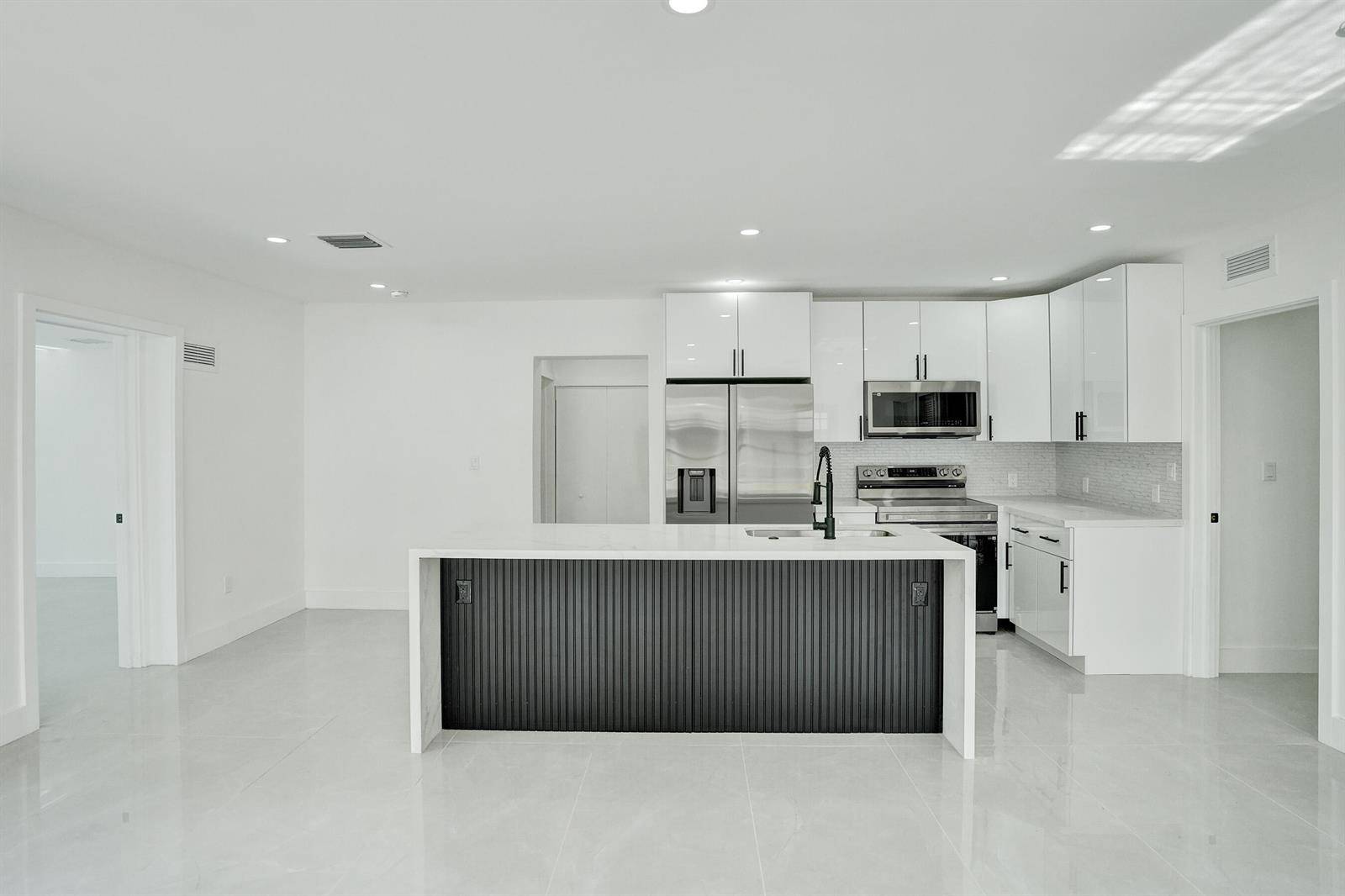 3234 TaftHollywood - picture