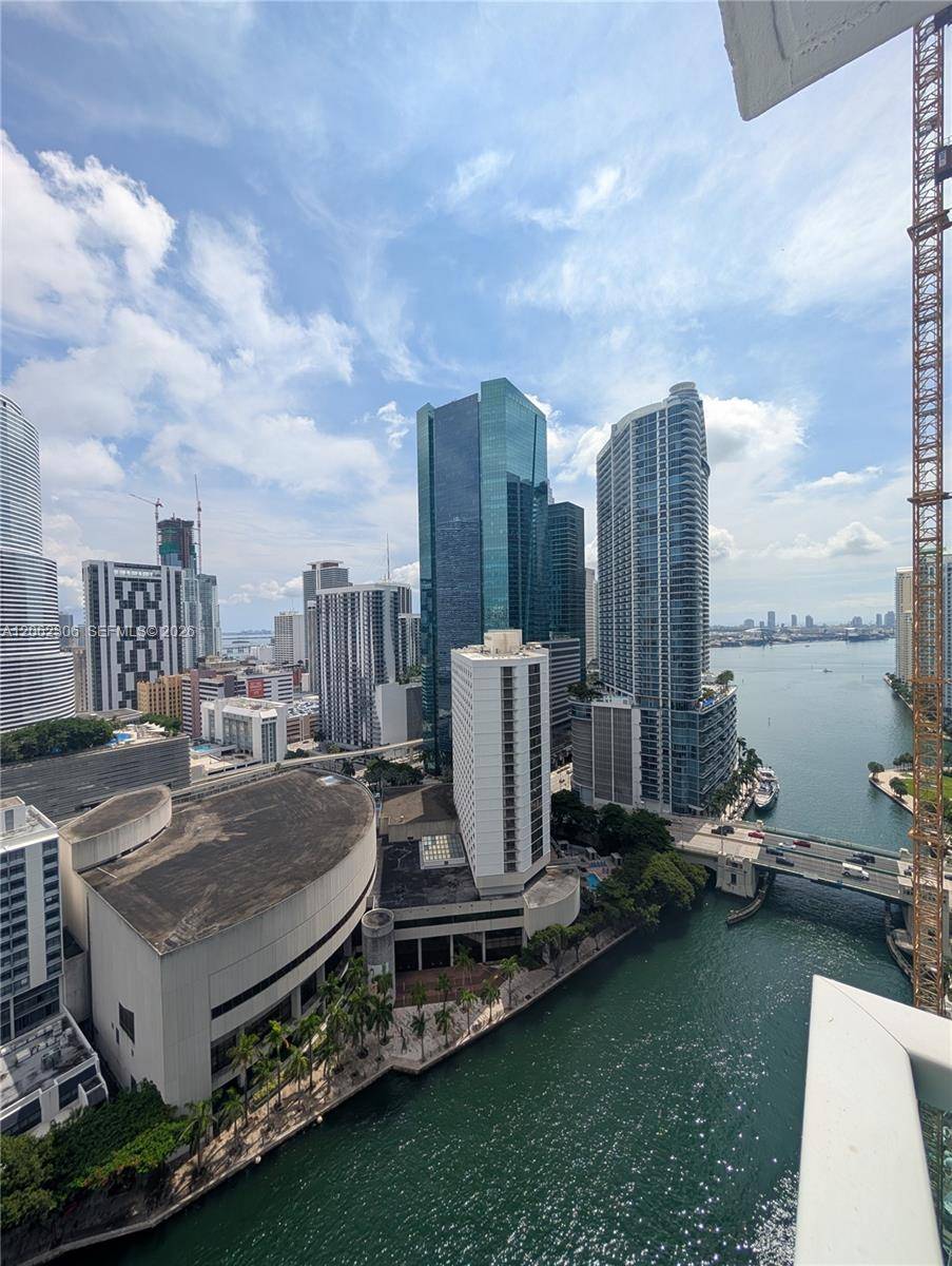 31 SE 5Miami - BRICKELL ON THE RIVER N T condo unit 3002 - picture