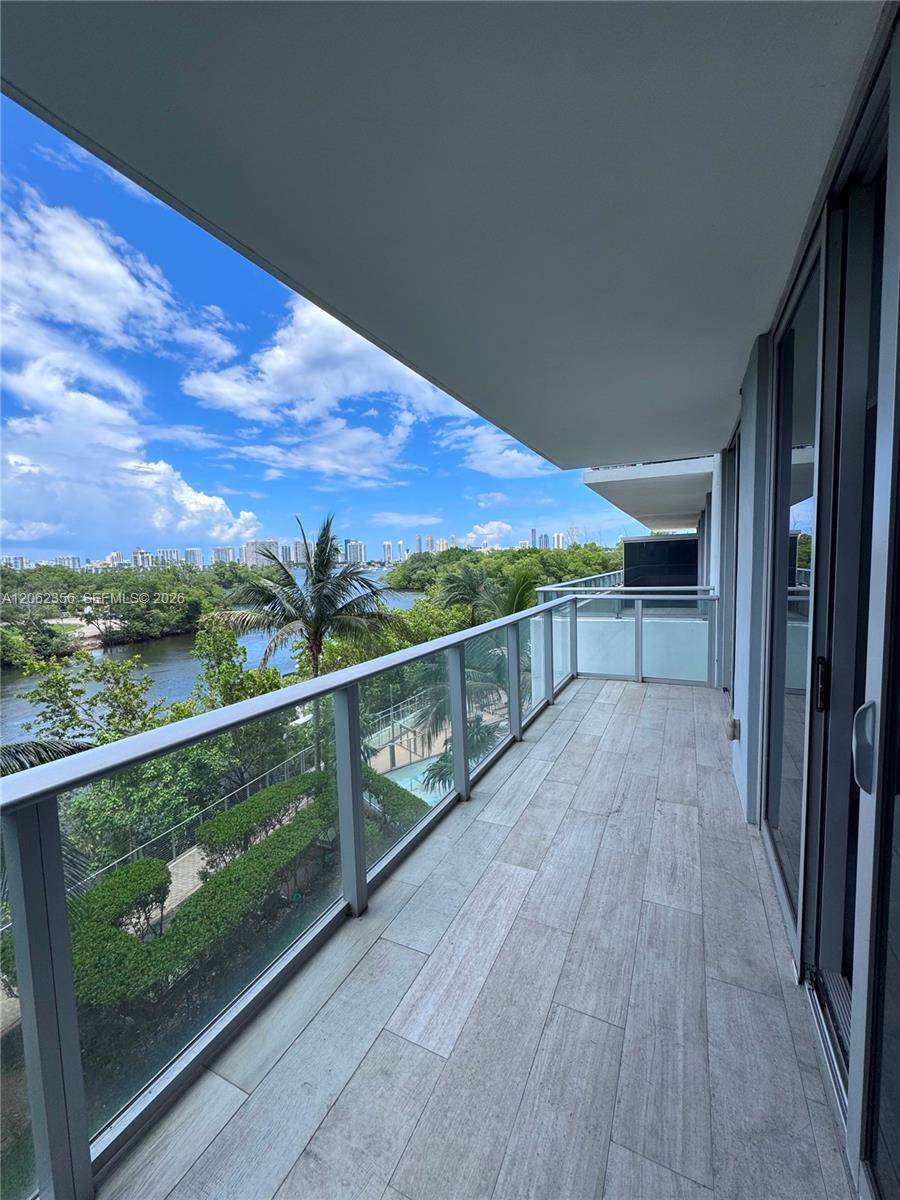 16385 Biscayne BlvdNorth Miami Beach - THE HARBOUR NORTH CONDO condo unit 305 - picture