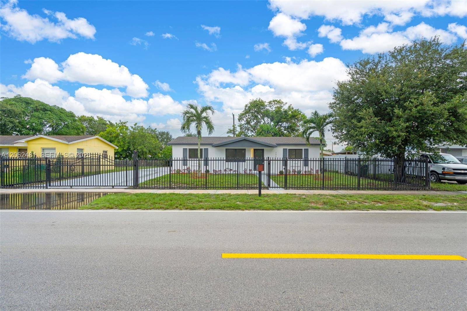 3400 NW 211th StMiami Gardens - picture