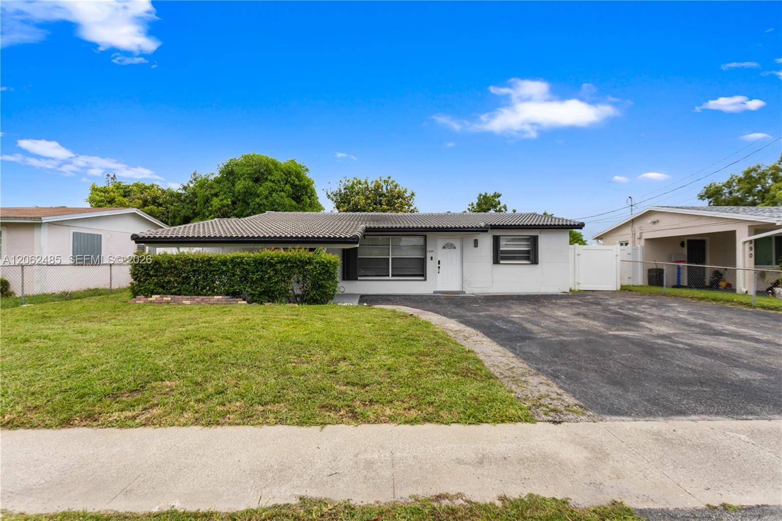 1000 NW 23rd TerPompano Beach - picture