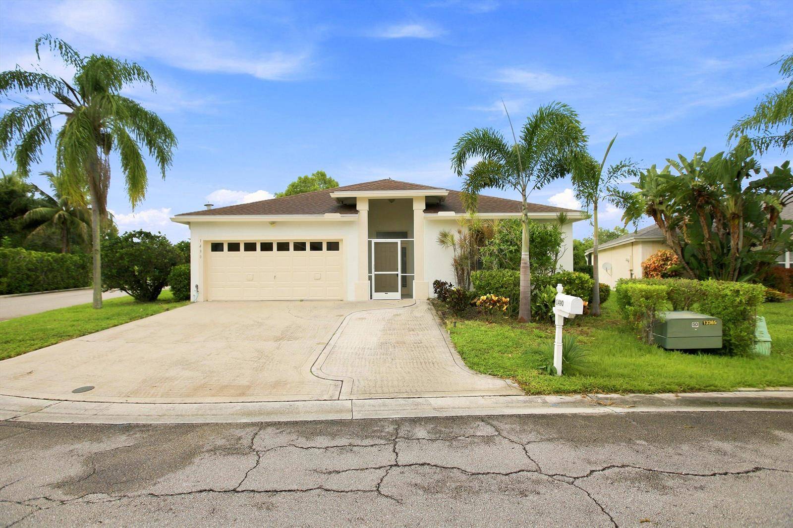 1490 Fairway - picture