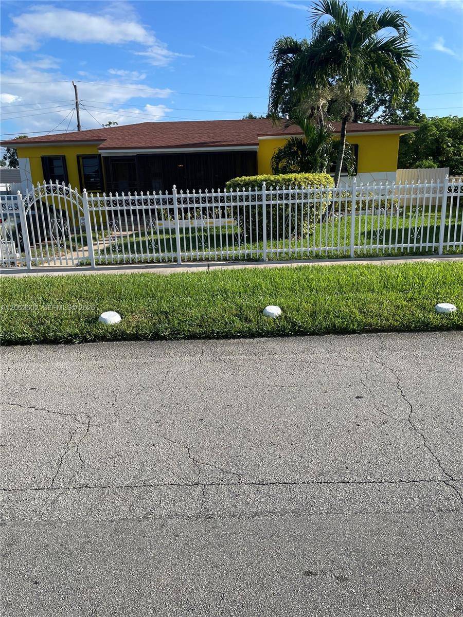 3265 NW 80th TerMiami - picture