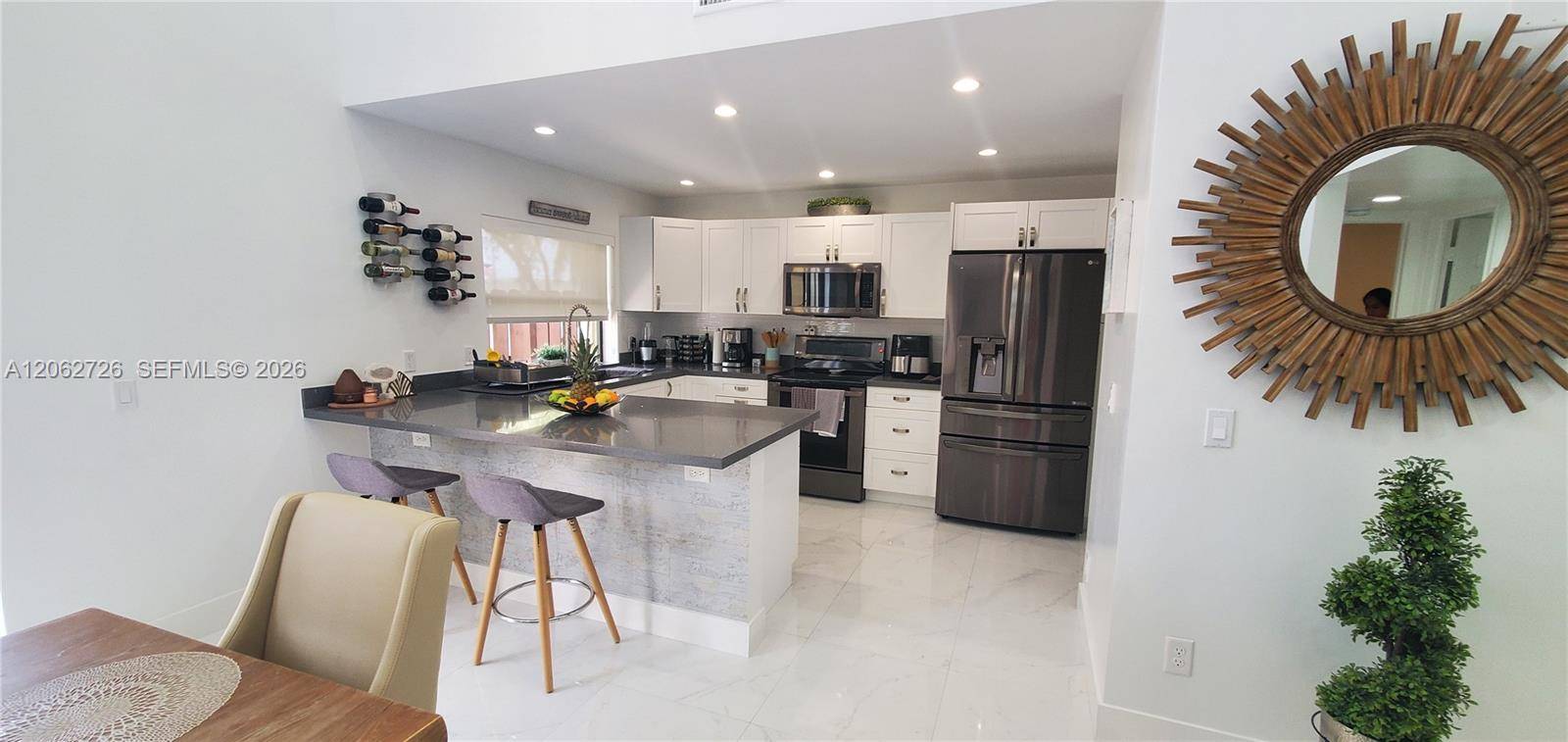 6005 NW 170th TerHialeah - picture