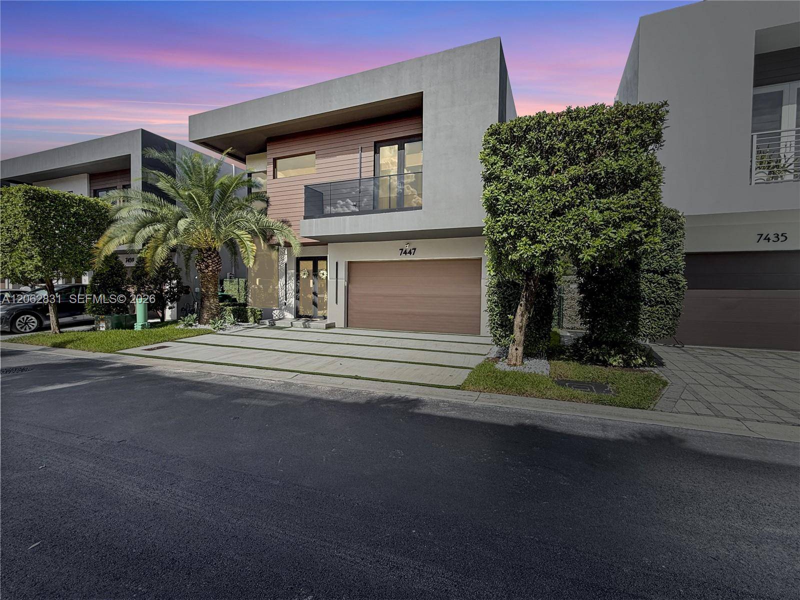 7447 NW 97th CtDoral - picture