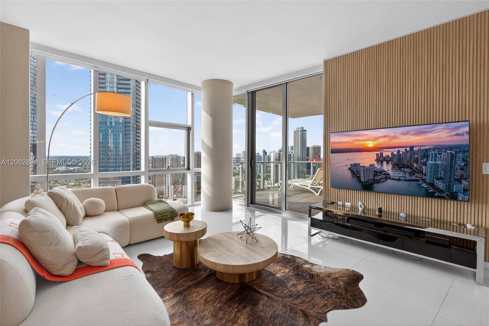851 NE 1st AveMiami - PARAMOUNT MIAMI WORLDCENT condo unit 3201 - picture