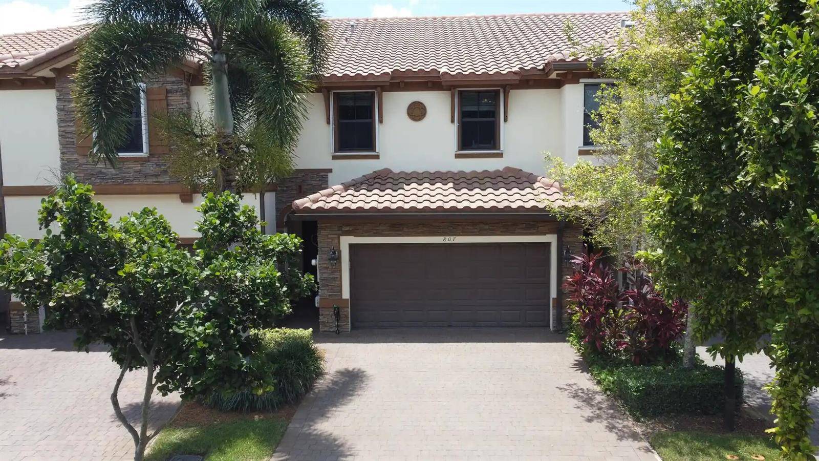 807 E VillageDavie - picture