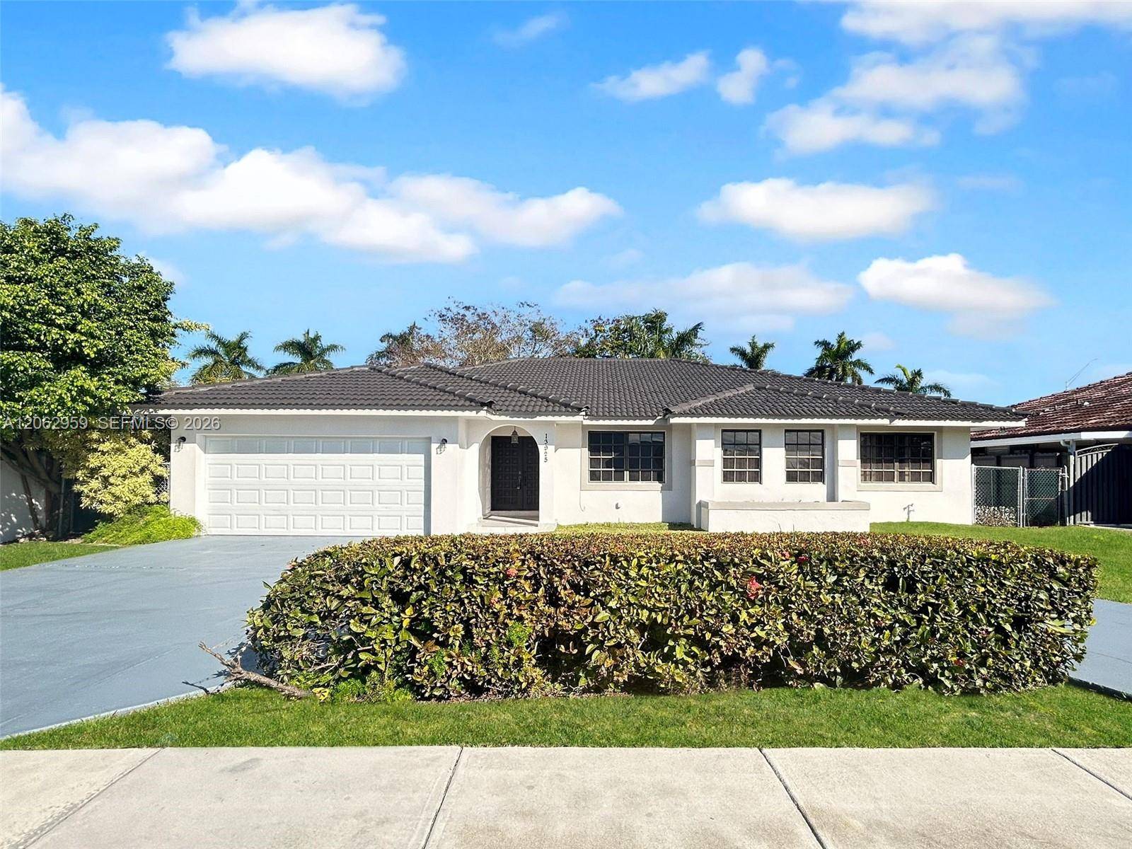13925 SW 26th TerMiami - picture