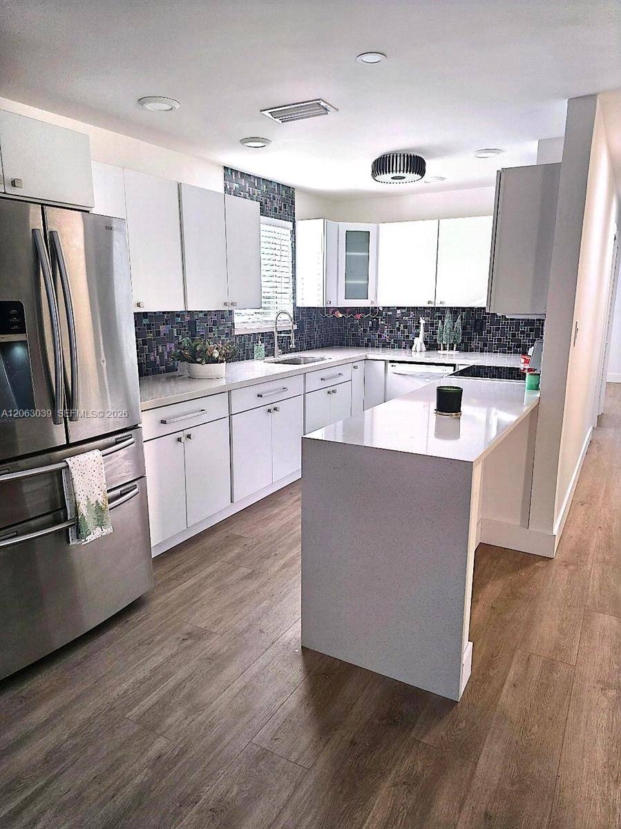 801 NE 57th StOakland Park - picture